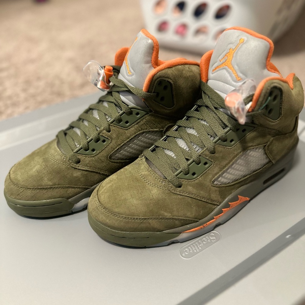 Jordan Men's Green and Orange Sneakers
